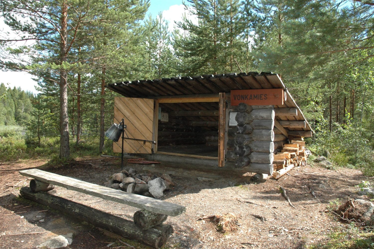Vonkamies-laavu Taruksen retkeilyalueella