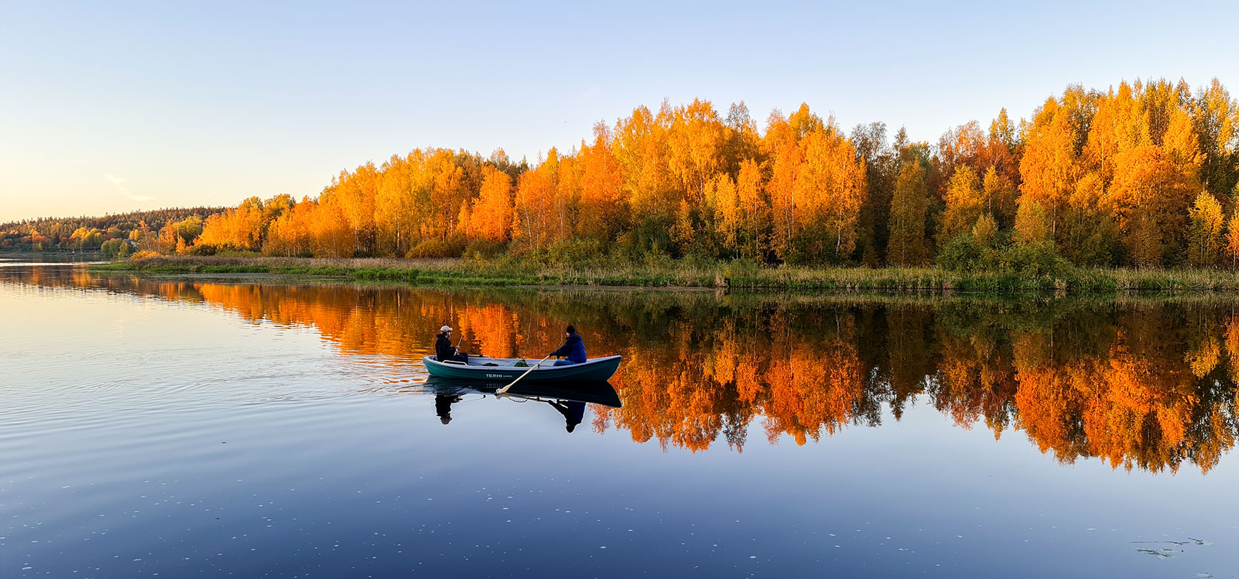 Hämeenlinna ja kesäinen nurmi
