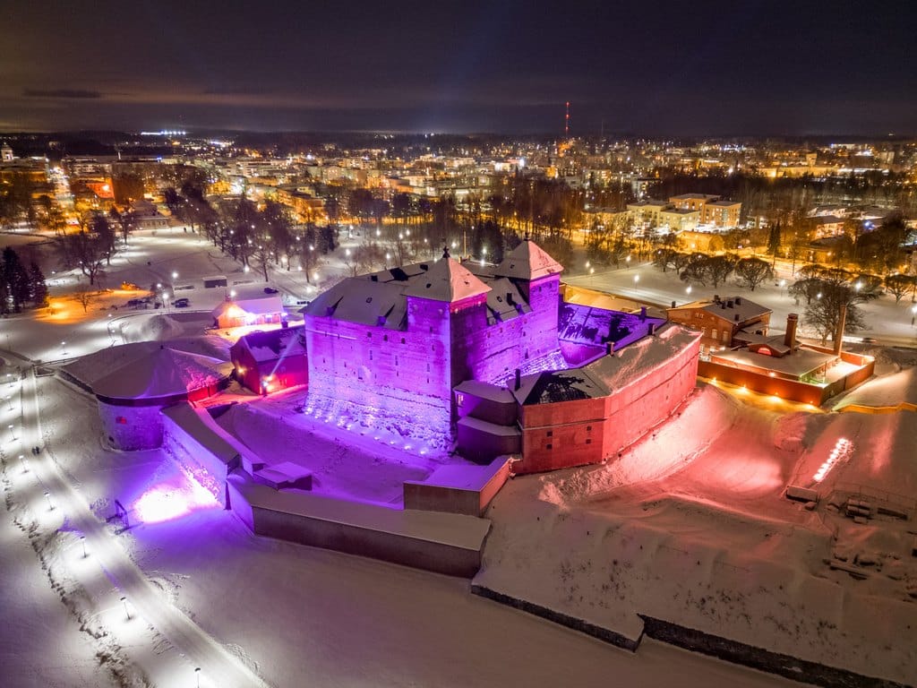 Hämeen linna valaistu