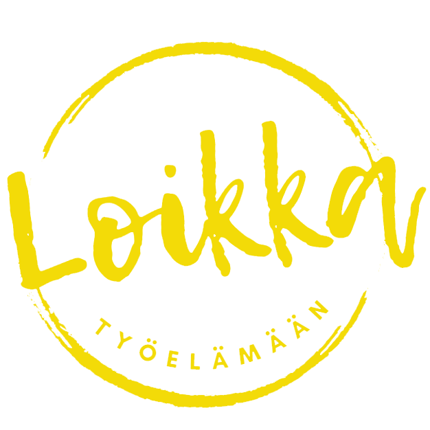 kuvassa Loikka-hankkeen työntekijät ja asiakas pöydän ääressä