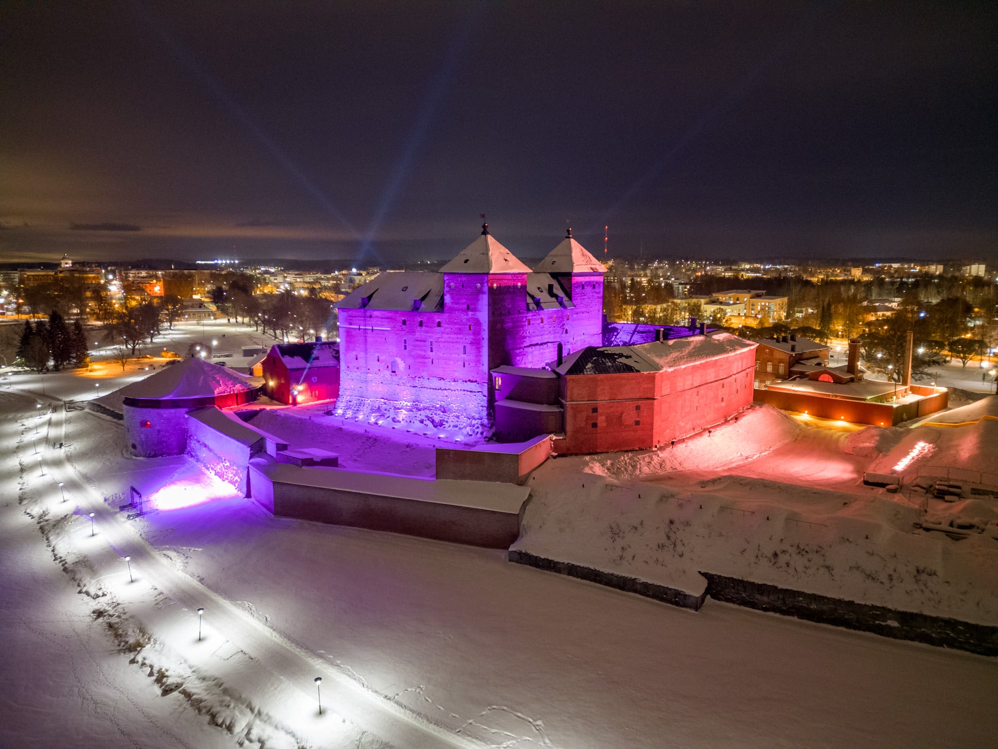 Tulppaaneja laivarannan puistossa